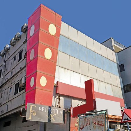 Hotel O 24K Inn Mundhva Extérieur photo