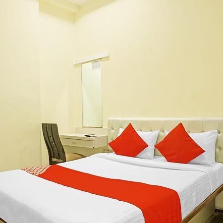 Hotel O 24K Inn Mundhva Extérieur photo